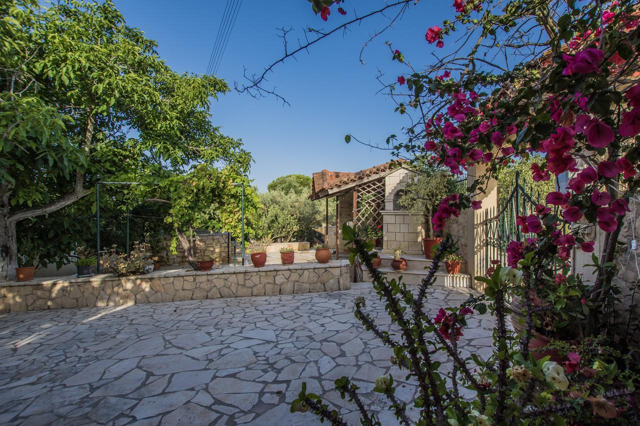 Porto Giardino Apartments Кипсели Экстерьер фото