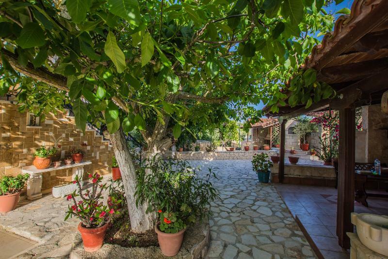 Porto Giardino Apartments Кипсели Экстерьер фото